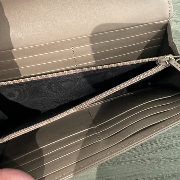 GUCCI Dusty Rose Leather Wallet with Gold Detail - Picture 8 of 8